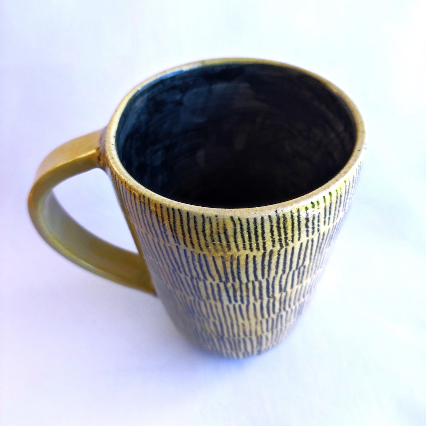 Large cup / mug with one handle - Small features