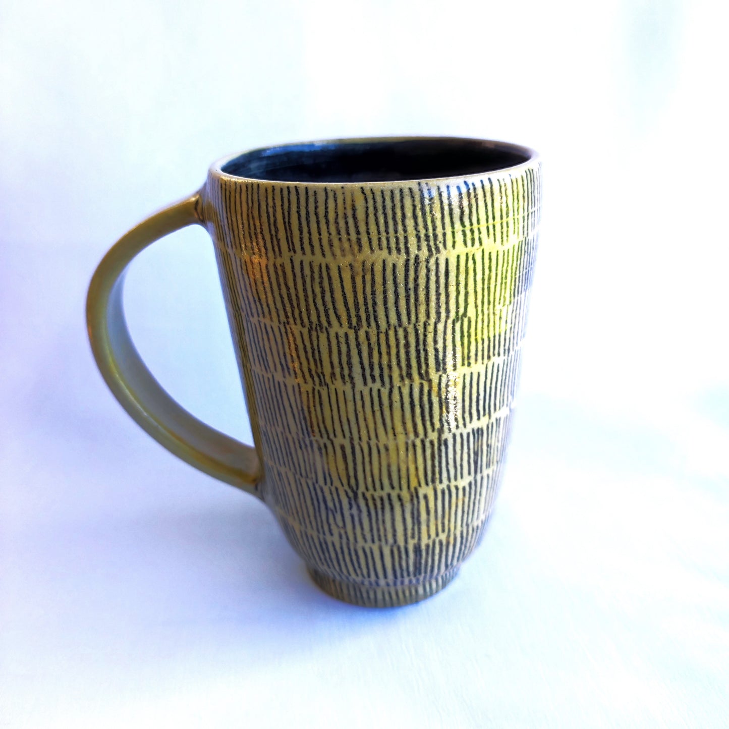 Large cup / mug with one handle - Small features