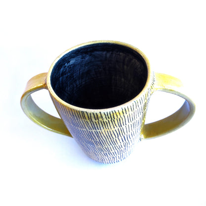 Large cup/mug with two handles - Small features