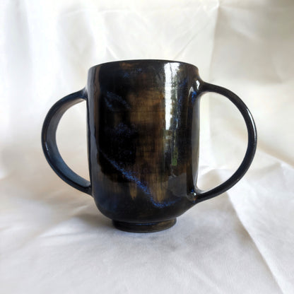 Large cup/mug with two handles - Small features