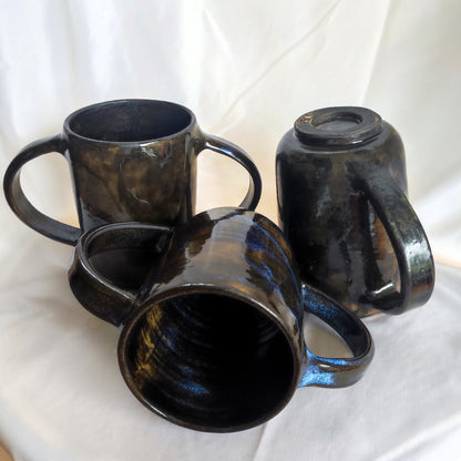 Large cup/mug with two handles - Small features