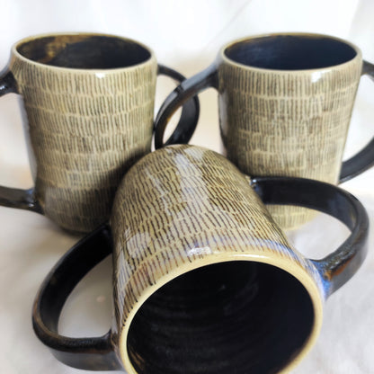 Large cup/mug with two handles - Small features