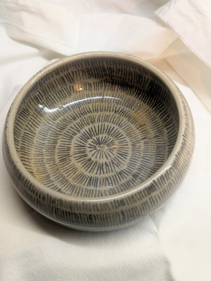 Assiette à rebord (petite)- Petits traits