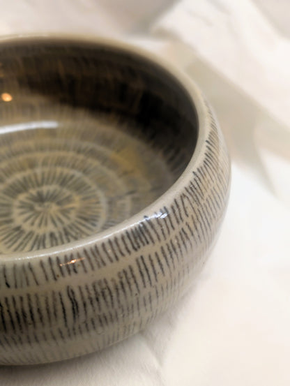 Assiette à rebord (petite)- Petits traits