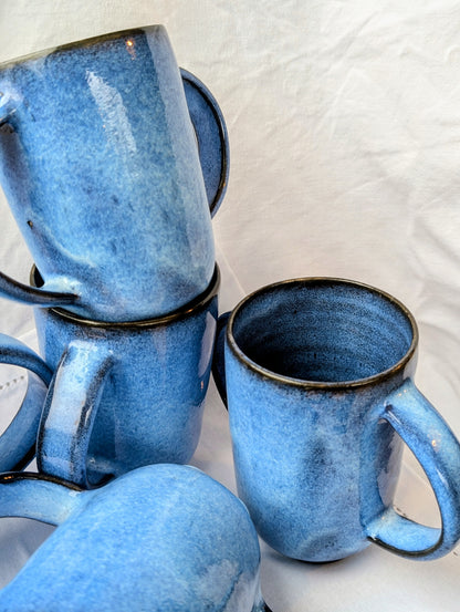 Large cup/mug with two handles - Small features