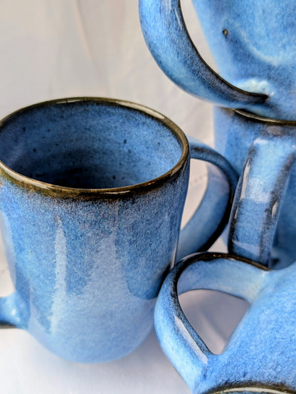 Large cup/mug with two handles - Small features