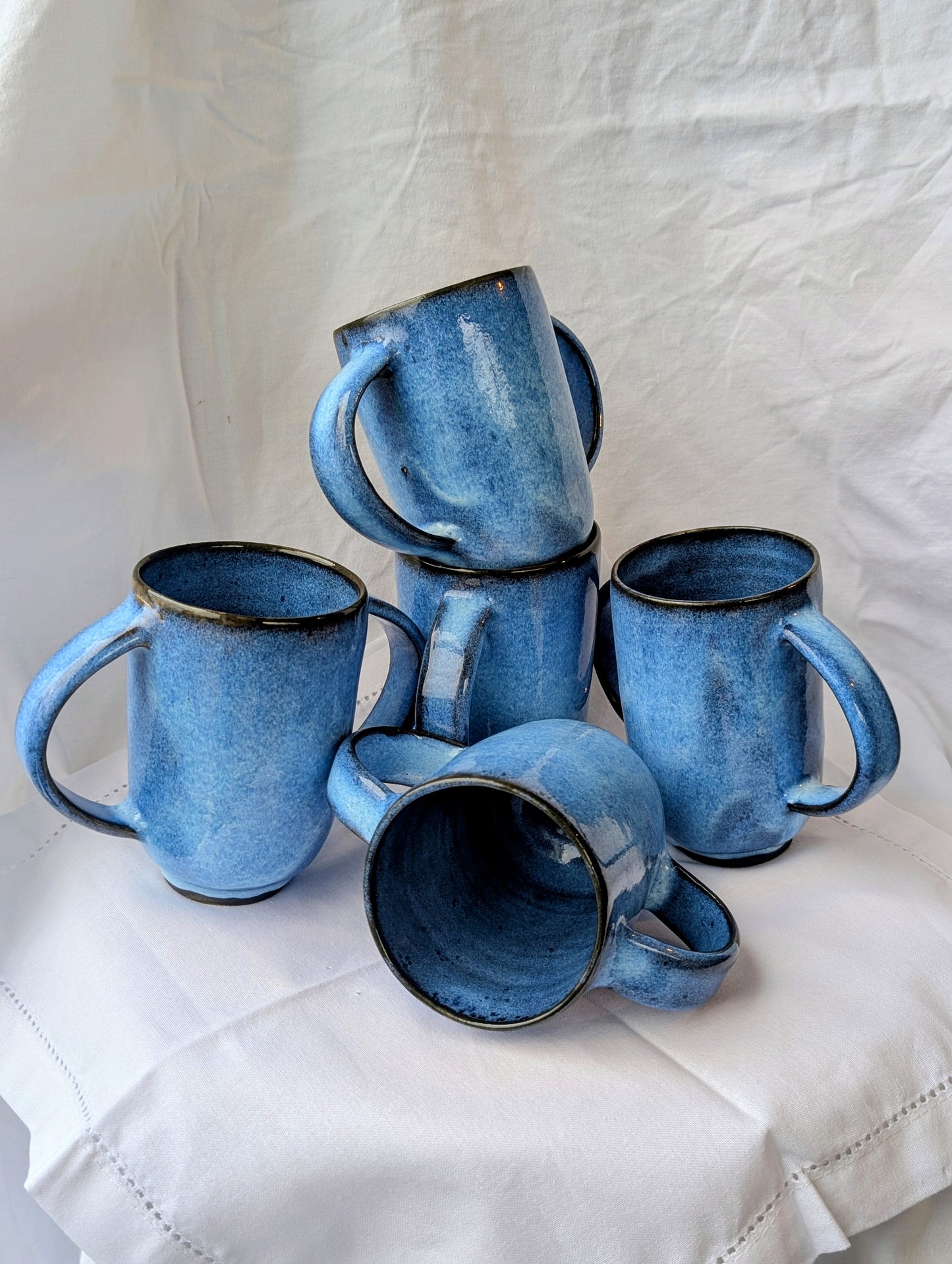 Large cup/mug with two handles - Small features