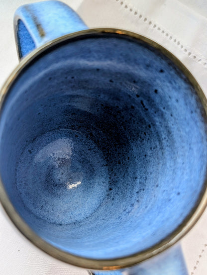 Large cup/mug with two handles - Small features