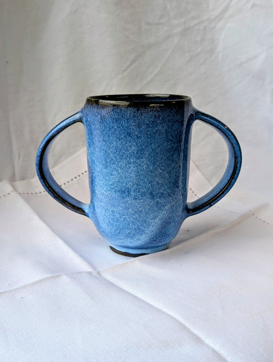 Large cup/mug with two handles - Small features